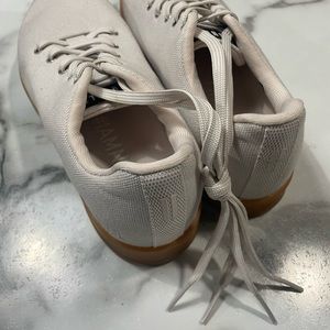 Ivory gum canvas trainers size 8.5 from Nobull